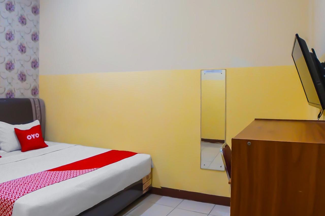 فندق Reddoorz At Jalan Japaris ميدان المظهر الخارجي الصورة