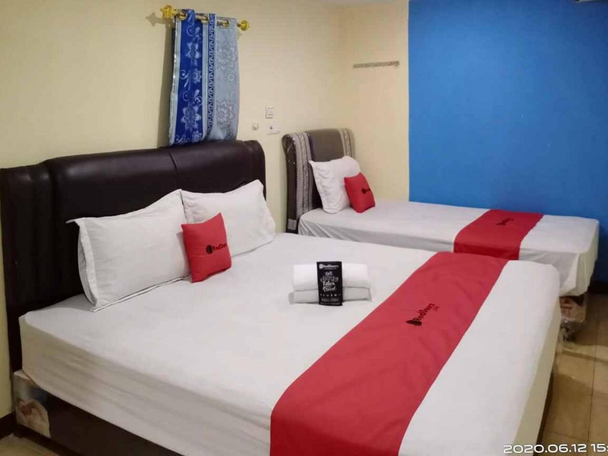 فندق Reddoorz At Jalan Japaris ميدان المظهر الخارجي الصورة